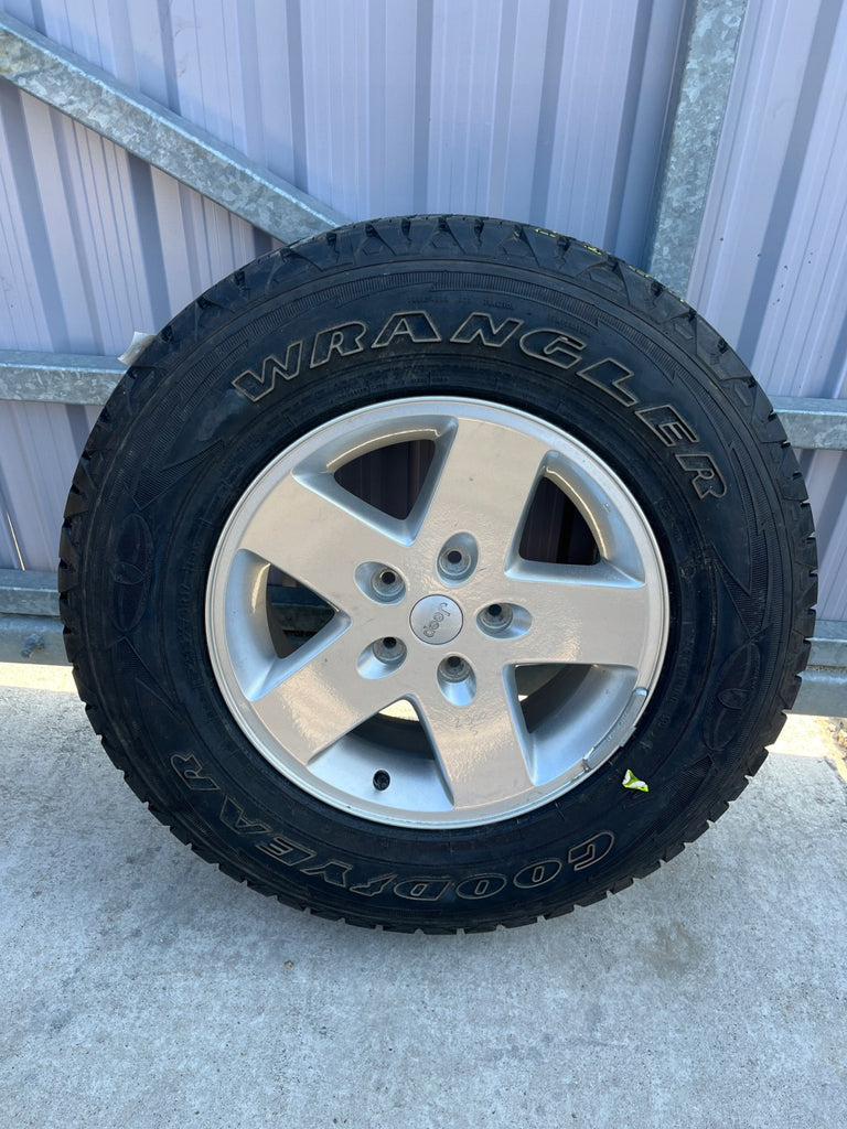 1x Alufelge 17 Zoll 7.5" 5x127 Jeep I Rim Wheel FEL4417096961cw