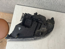 Laden Sie das Bild in den Galerie-Viewer, Frontscheinwerfer BMW 3 E91 E90 Rechts Scheinwerfer Headlight