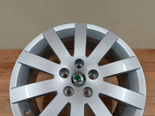 Laden Sie das Bild in den Galerie-Viewer, 1x Alufelge 17 Zoll 7.0&quot; 5x112 37ET 3U0601025D Skoda Rim Wheel