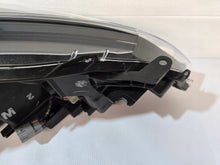 Laden Sie das Bild in den Galerie-Viewer, Frontscheinwerfer Toyota Yaris Links Scheinwerfer Headlight SCH4760667881tk