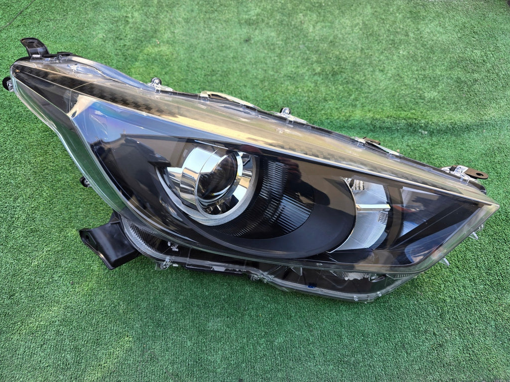 Frontscheinwerfer Toyota IV Yaris Rechts Scheinwerfer Headlight SCH6607501307ou