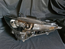 Laden Sie das Bild in den Galerie-Viewer, Frontscheinwerfer Mazda Cx5 K124-51030 KB8M51030 LED Rechts Headlight SCH1708269367ew