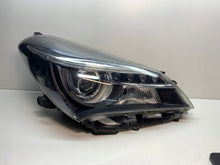 Laden Sie das Bild in den Galerie-Viewer, Frontscheinwerfer Toyota Yaris Rechts Scheinwerfer Headlight SCH2642749762lo