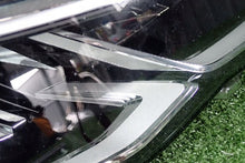 Load image into Gallery viewer, Frontscheinwerfer VW Golf VIII 5H1941006 Rechts Scheinwerfer Headlight SCH6794356717ez