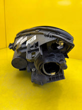 Laden Sie das Bild in den Galerie-Viewer, Frontscheinwerfer Mercedes-Benz Gla A1569061800 Xenon Rechts Headlight SCH3784762873gf
