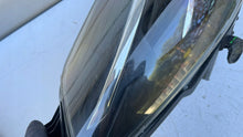 Load image into Gallery viewer, Frontscheinwerfer Toyota Yaris Rechts Scheinwerfer Headlight SCH4202706820sp