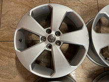 Laden Sie das Bild in den Galerie-Viewer, 4x Alufelge 17 Zoll 7.0" 5x105 38ET Glanz Silber Opel Mokka Rim Wheel FEL9428618164xz