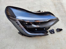 Laden Sie das Bild in den Galerie-Viewer, Frontscheinwerfer Renault Captur 260104525R 013930-32 LED Rechts Headlight