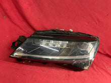 Laden Sie das Bild in den Galerie-Viewer, Frontscheinwerfer Skoda Superb III 3V1941015D LED Links Scheinwerfer Headlight