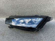 Laden Sie das Bild in den Galerie-Viewer, Frontscheinwerfer Skoda Octavia IV 5E4941015A Links Scheinwerfer Headlight SCH4501226411ue
