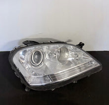 Laden Sie das Bild in den Galerie-Viewer, Frontscheinwerfer Mercedes-Benz W164 A1648205661 Xenon Rechts Headlight SCH8200186819ld