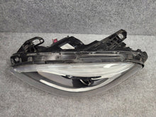 Laden Sie das Bild in den Galerie-Viewer, Frontscheinwerfer Mercedes-Benz W246 A2468207161 Xenon Links Headlight SCH1991356002wk