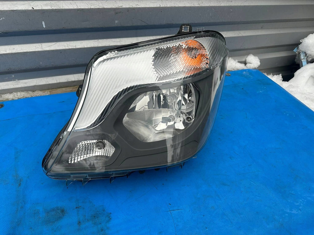 Frontscheinwerfer Mercedes-Benz Sprinter 906 A9068202361 Links Headlight SCH7375716455tt
