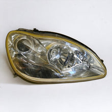 Laden Sie das Bild in den Galerie-Viewer, Frontscheinwerfer Mercedes-Benz W220 A2208202461 Xenon Rechts Headlight