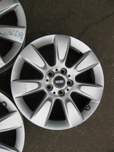 Laden Sie das Bild in den Galerie-Viewer, 1x Alufelge 17 Zoll 7.5&quot; 5x112 52ET 6868276 Mini Rim Wheel