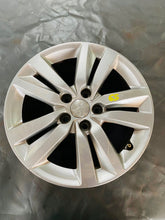 Laden Sie das Bild in den Galerie-Viewer, 1x Alufelge 16 Zoll 5x108 Weiß 9677989577 Peugeot 308 Rim Wheel FEL5013739491nx