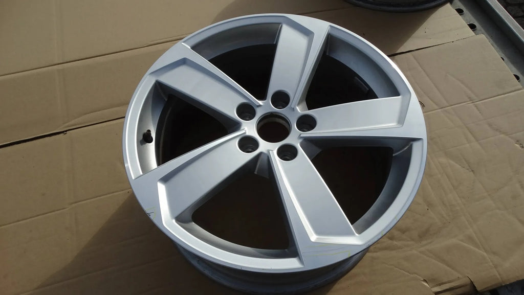 1x Alufelge 17 Zoll 8V0601025DF Audi A3 Rim Wheel