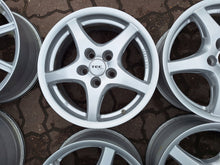 Laden Sie das Bild in den Galerie-Viewer, 4x Alufelge 16 Zoll 6.5" 5x114.3 33ET Silber Hyundai I W Z Corolla Avensis FEL4367013181cv