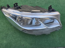 Laden Sie das Bild in den Galerie-Viewer, Frontscheinwerfer Mercedes-Benz Sprinter A9109060100 Rechts Headlight