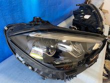 Laden Sie das Bild in den Galerie-Viewer, Frontscheinwerfer Mercedes-Benz W206 A2069067103 A2069068204 LED Ein Satz SCH1583447236on