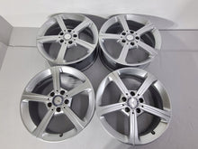 Laden Sie das Bild in den Galerie-Viewer, 4x Alufelge 17 Zoll 6.5" 5x112 44ET Glanz Silber A1774011200 Mercedes-Benz Cla FEL1381032727wo
