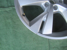 Laden Sie das Bild in den Galerie-Viewer, 1x Alufelge 20 Zoll 9.0" 5x112 42ET Glanz Silber 89A601025L Audi E-Tron E Tron FEL4736267520aw