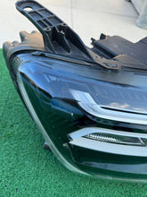 Load image into Gallery viewer, Frontscheinwerfer Dacia Duster 260106194R 260109550R Rechts Headlight