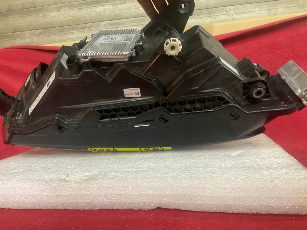 Frontscheinwerfer Skoda Superb III Links Scheinwerfer Headlight SCH8096976700cg