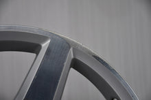 Laden Sie das Bild in den Galerie-Viewer, 1x Alufelge 18 Zoll 8.0" 5x112 36ET Glanz Silber A1724012702 Mercedes-Benz FEL6571036663qe