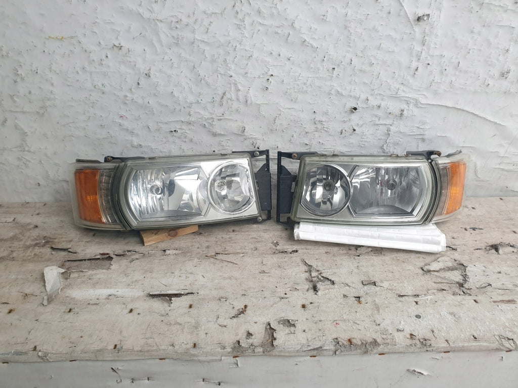 Frontscheinwerfer 2241829 Ein Satz Scheinwerfer Headlight SCH2828592138sw