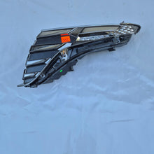 Laden Sie das Bild in den Galerie-Viewer, Frontscheinwerfer Hyundai Tucson 92207N7400 Links Scheinwerfer Headlight SCH7177512245zw