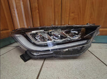 Laden Sie das Bild in den Galerie-Viewer, Frontscheinwerfer Toyota Yaris LED Rechts Scheinwerfer Headlight