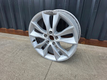 Laden Sie das Bild in den Galerie-Viewer, 1x Alufelge 17 Zoll 7.5" 5x112 56ET Silber 8P0601025CC Audi A4 A3 I Rim Wheel FEL9833996737rr