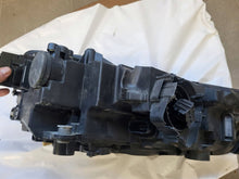 Laden Sie das Bild in den Galerie-Viewer, Frontscheinwerfer Skoda Scala 657941015A Vorderseite Scheinwerfer Headlight SCH2576560068wh
