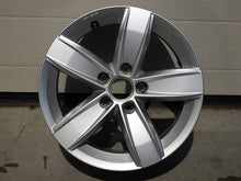 Load image into Gallery viewer, 1x Alufelge 16 Zoll 6.5" 5x112 44ET Glanz Silber 5C0071496 VW Beetle Rim Wheel FEL4493249650hk