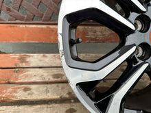 Laden Sie das Bild in den Galerie-Viewer, 1x Alufelge 17 Zoll 6.5&quot; 5x108 50ET KT1C-1007-FA Ford Puma Rim Wheel