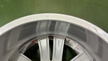 Laden Sie das Bild in den Galerie-Viewer, 1x Alufelge 17 Zoll 7.0" 5x108 40 5ET Glanz Silber 31471309 Volvo Rim Wheel FEL4882829143oo