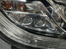 Laden Sie das Bild in den Galerie-Viewer, Frontscheinwerfer Honda Crv Cr-V Xenon Rechts Scheinwerfer Headlight