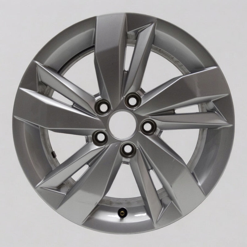 1x Alufelge 15 Zoll 5.5" 5x100 40ET Glanz Silber 2G0601025 VW Polo Rim Wheel