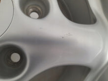 Laden Sie das Bild in den Galerie-Viewer, 1x Alufelge 17 Zoll 7.0" 5x130 55ET Glanz Silber 99636212400 Porsche Rim Wheel FEL1894836536cc