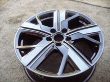 Laden Sie das Bild in den Galerie-Viewer, 1x Alufelge 18 Zoll 7.0" 5x112 49ET 2K7601025B VW Caddy California V Rim Wheel FEL9554783393dj