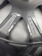 Laden Sie das Bild in den Galerie-Viewer, 1x Alufelge 17 Zoll 7.0&quot; 5x114.3 40ET 403008804R Renault Koleos Kadjar Rim Wheel