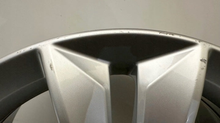 1x Alufelge 17 Zoll 7.0" 5x108 40 5ET Glanz Silber 31471309 Volvo Rim Wheel FEL4882829143oo