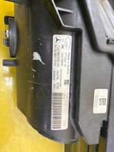 Laden Sie das Bild in den Galerie-Viewer, Frontscheinwerfer Mercedes-Benz Slk R172 A1728207361 Xenon Rechts Headlight SCH6689529630kx