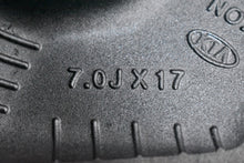 Load image into Gallery viewer, 1x Alufelge 17 Zoll 7.0&quot; 5x114.3 50ET Glanz Graphit 52910-A8610 Kia Optima Mg