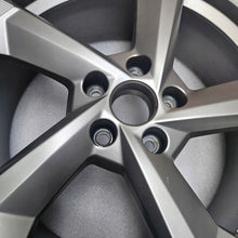 Load image into Gallery viewer, 1x Alufelge 18 Zoll 7.0" 5x112 40ET Glanz 81A601025K Audi Q2 Rim Wheel FEL9318247573pa