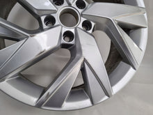 Laden Sie das Bild in den Galerie-Viewer, 1x Alufelge 18 Zoll 7.0" 5x112 43ET Glanz Silber 5NA601025AD VW Tiguan Rim Wheel FEL2156087883go