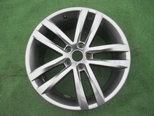 Load image into Gallery viewer, 1x Alufelge 18 Zoll 7.5&quot; 5x112 51ET Glanz Grau 5G0601025AF VW Golf Rim Wheel