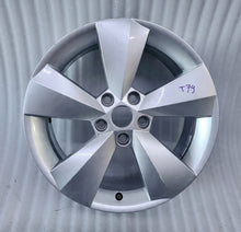Laden Sie das Bild in den Galerie-Viewer, 1x Alufelge 17 Zoll 6.5&quot; 5x112 49ET Glanz Silber 565601025 Skoda Kodiaq