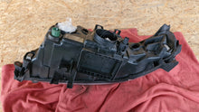Laden Sie das Bild in den Galerie-Viewer, Frontscheinwerfer Volvo V70 II 30648209 Rechts Scheinwerfer Headlight SCH1881006050lw